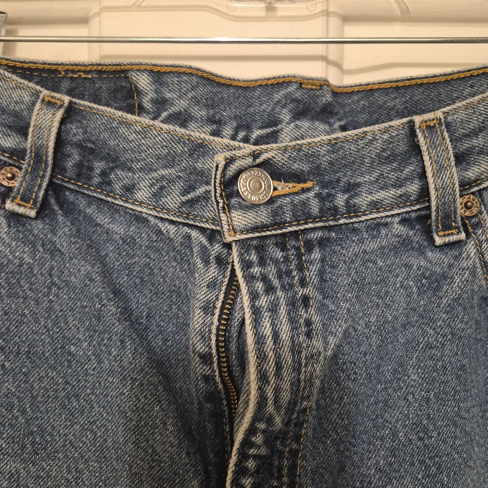 Levis 90s relaxed style